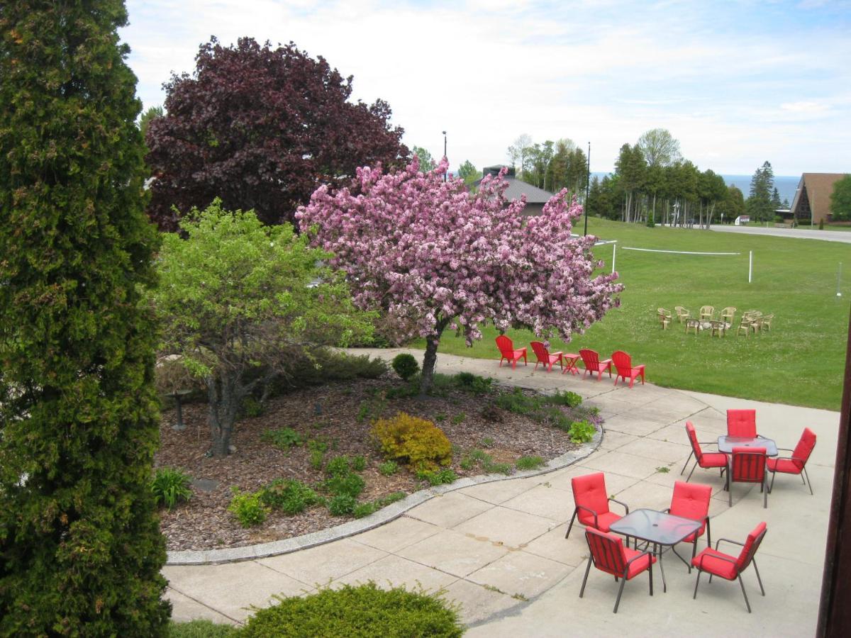Cedar Hill Lodge Saint Ignace Εξωτερικό φωτογραφία