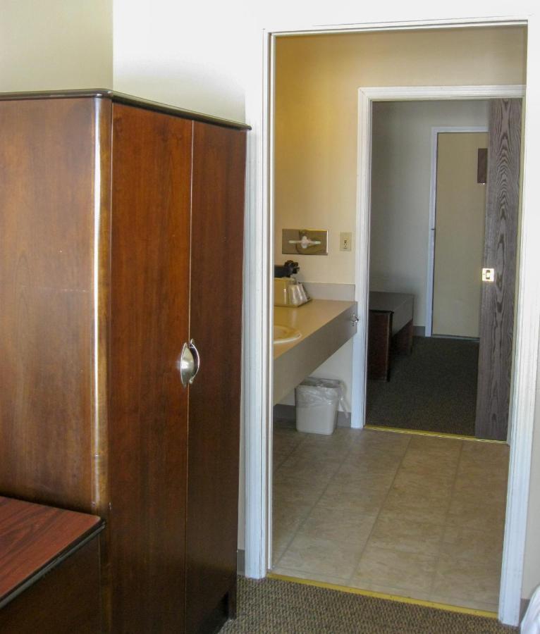 Cedar Hill Lodge Saint Ignace Εξωτερικό φωτογραφία
