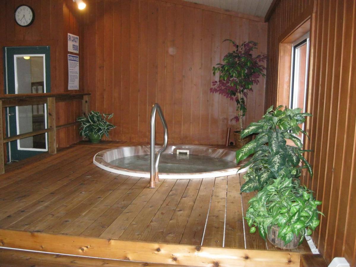 Cedar Hill Lodge Saint Ignace Εξωτερικό φωτογραφία