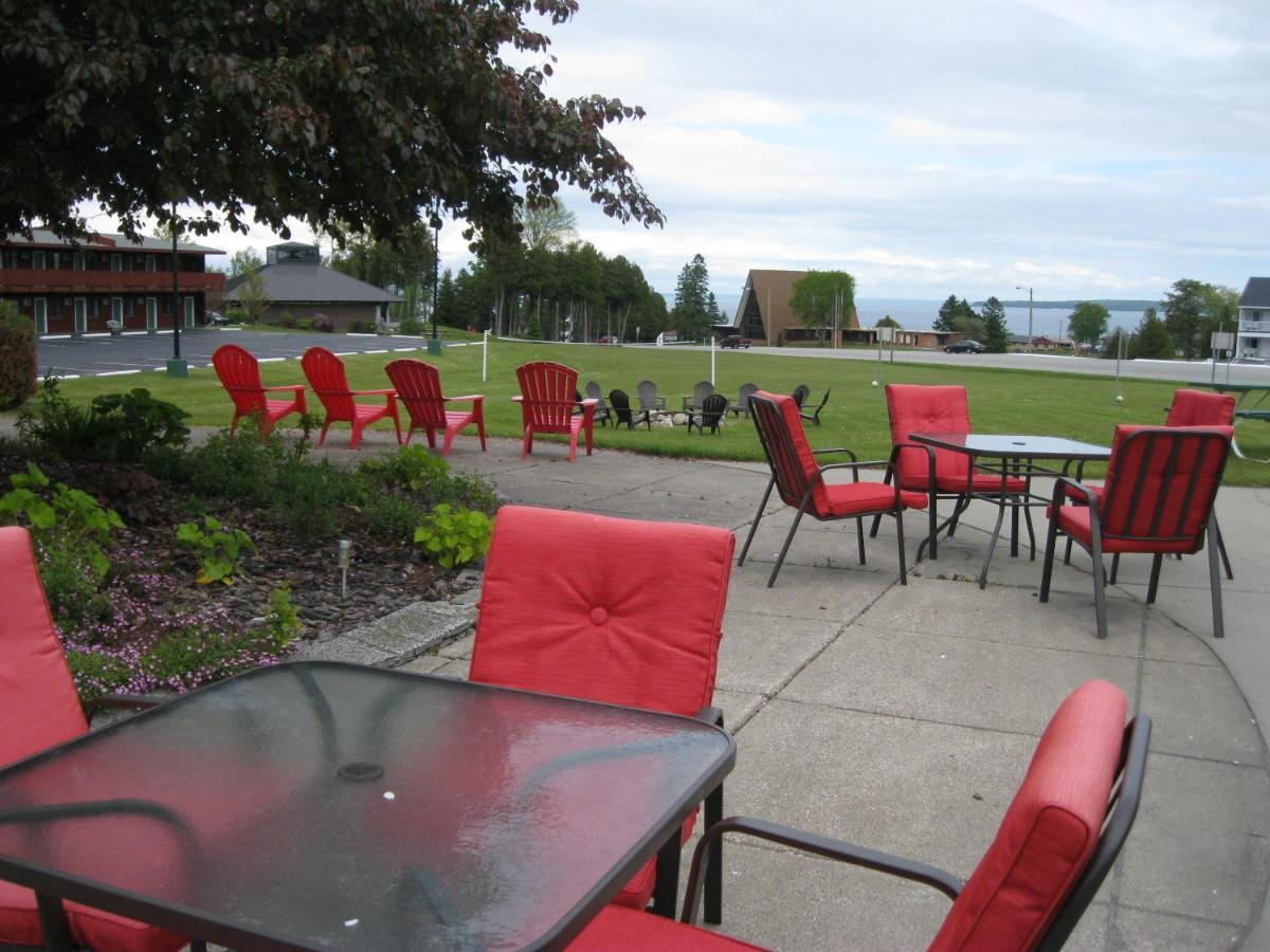 Cedar Hill Lodge Saint Ignace Εξωτερικό φωτογραφία