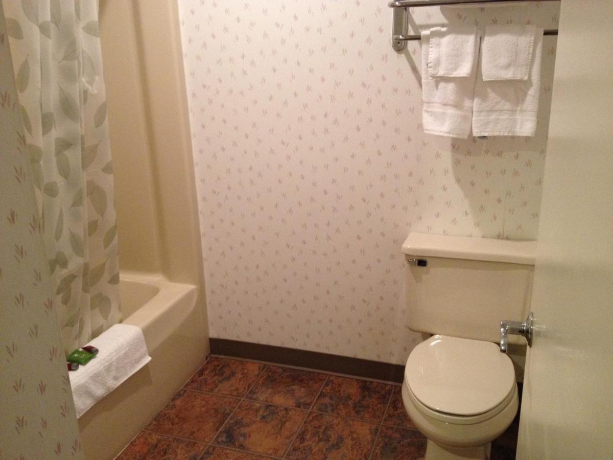 Cedar Hill Lodge Saint Ignace Εξωτερικό φωτογραφία